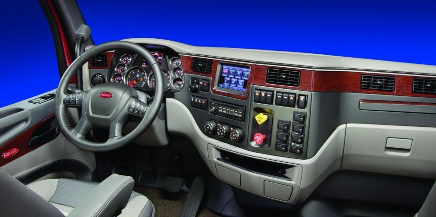 Peterbilt_579_Images_5_ed.jpg